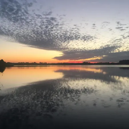 ヴィラ Mazurska Deluxe W Pasymiu Z Prywatnym Pomostem Na Jezioro Kalwa I Lodzia Na Wylacznosc Najwyzsze Premium W Osada Zamkowa *